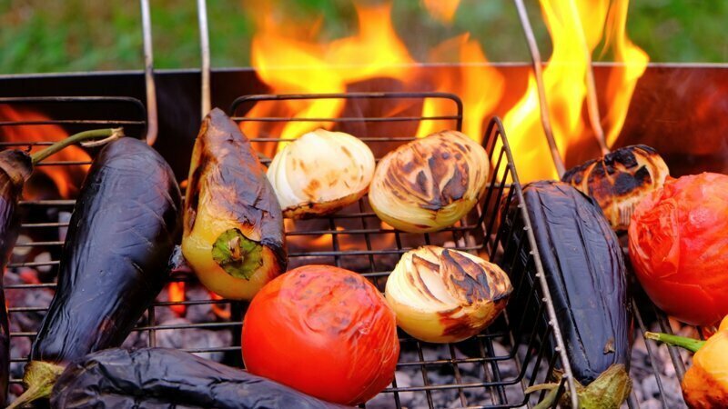 Кавсказский аджапсандал - теплый салат с баклажанами, томатами и перцем