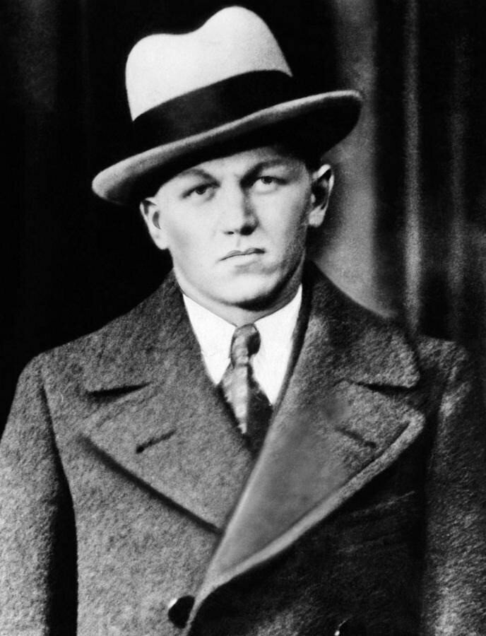 Лестер Джозеф Гиллис, получивший известность как Малыш Нельсон — американский гангстер, грабивший банки. Совершил множество убийств. №2 в списке ФБР