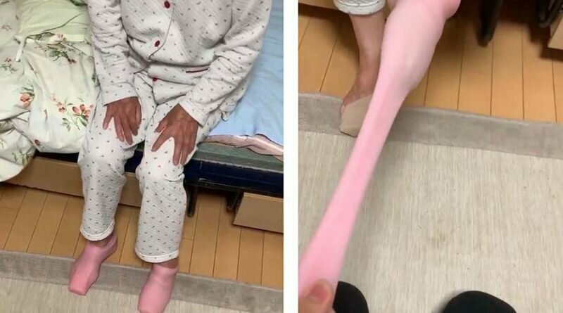 Бабушка приняла секс-игрушки внука за носки и надела на ноги