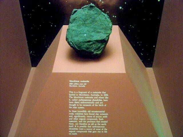 14. Это самый старый камень - Мурчисонский метеорит, ему 4 600 000 000 лет