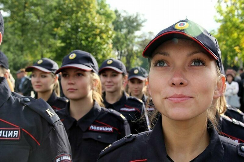 "Денег не хватает, ищут подработки": женщины-полицейские нарушают закон, чтобы выжить