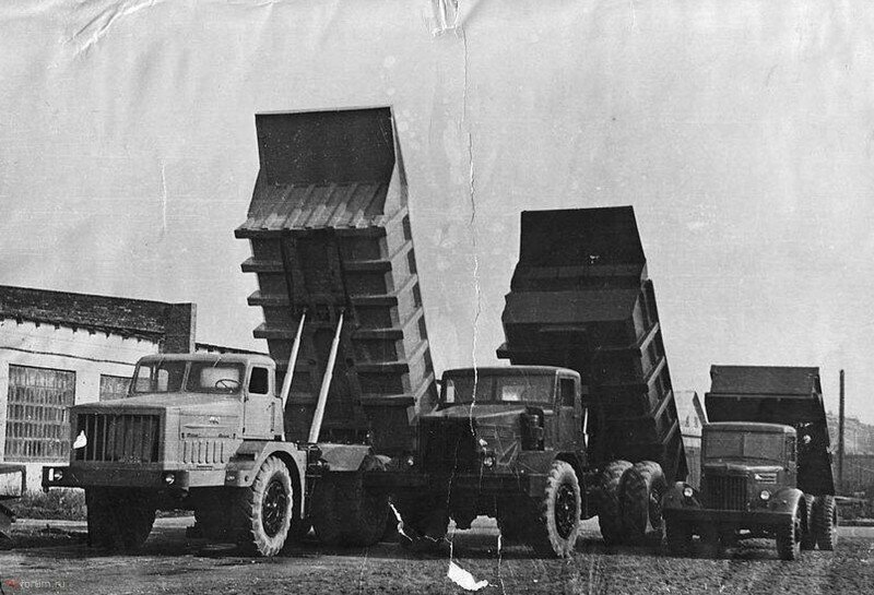 Самосвалы Минского автозавода: 40-тонный МАЗ-530, 25-тонный МАЗ-525 и 6-тонный МАЗ-205; 1950-е гг.