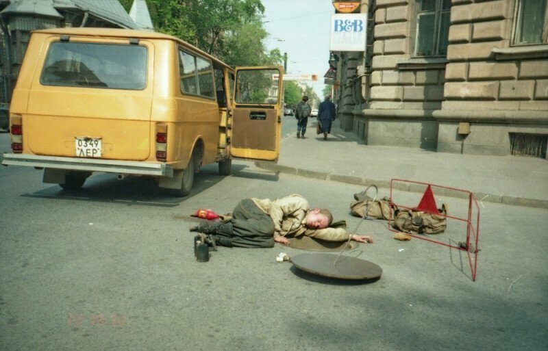 Устал на работе... Санкт-Петербург, конец 90-ых.