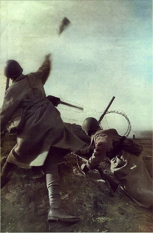 «Ближний бой». СССР, 1942 г. Автор фото: Дмитрий Балтерманц.