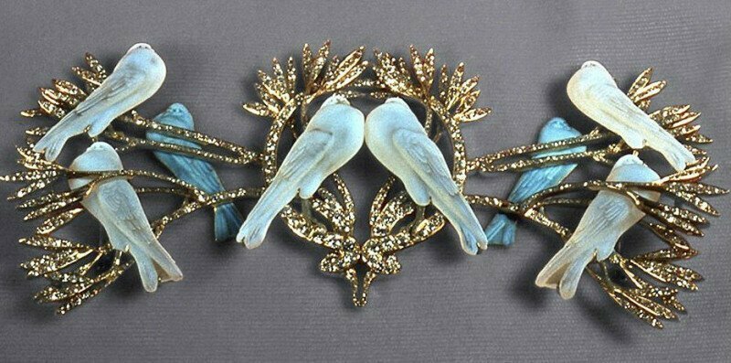 Брошь "Мир" от René Lalique.