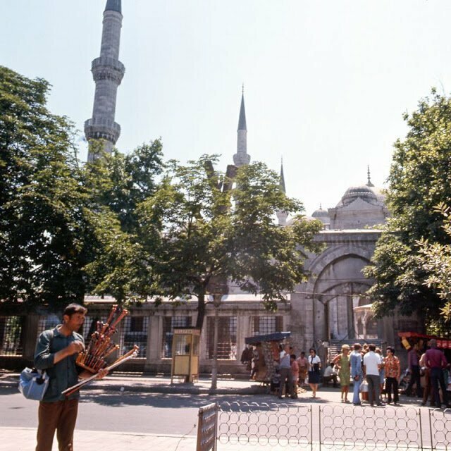 Ворота, ведущие во двор Голубой мечети