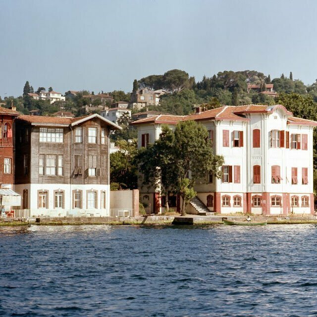 Дома на Босфорском проливе, недалеко от Истинье