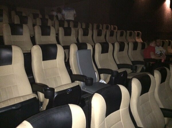 Вип-кресло в кинотеатре