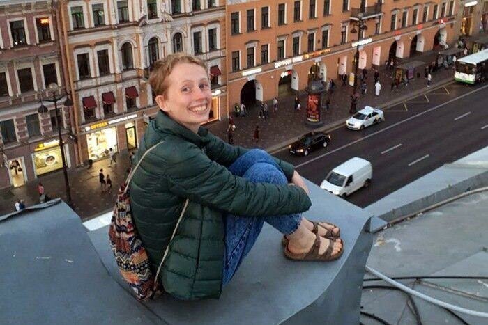 Британку заставили молчать во время лекции про феминизм
