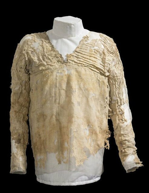 8. Платье (5000 лет)
