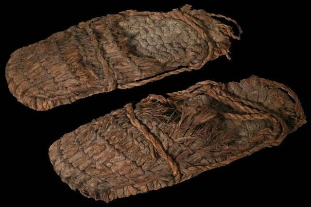 11. Обувь (9300 лет)