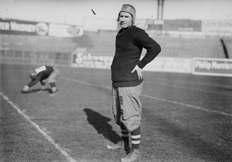 19 смертельных травм за год: как играли в американский футбол в начале XX века