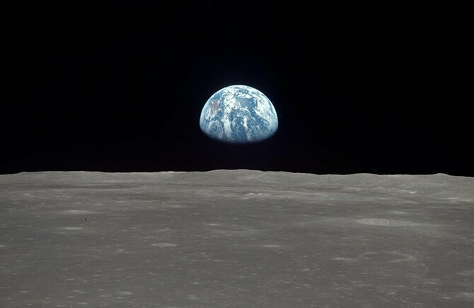 Двадцатого июля 1969 года - первый полёт человека к Луне