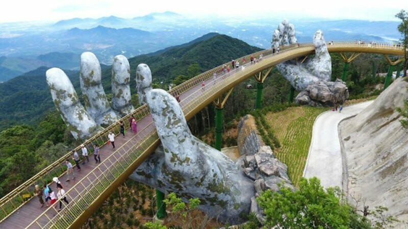 Читайте также: во Вьетнаме построили мост, который держат гигантские ладони