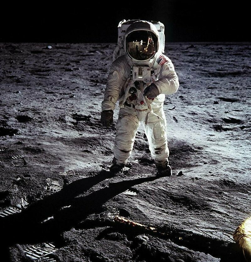 Первые люди на Луне: почему их объявляют фейком