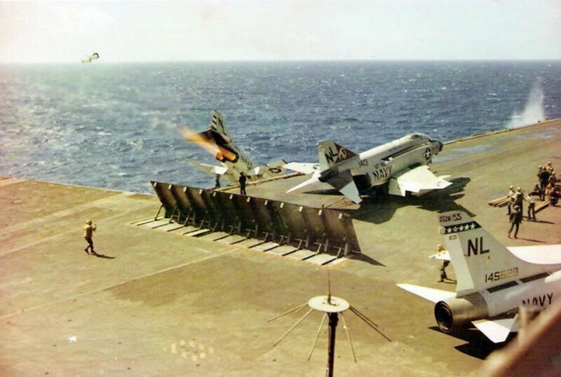 Минус один F-4 Phantom II ВМС США. 1970-е