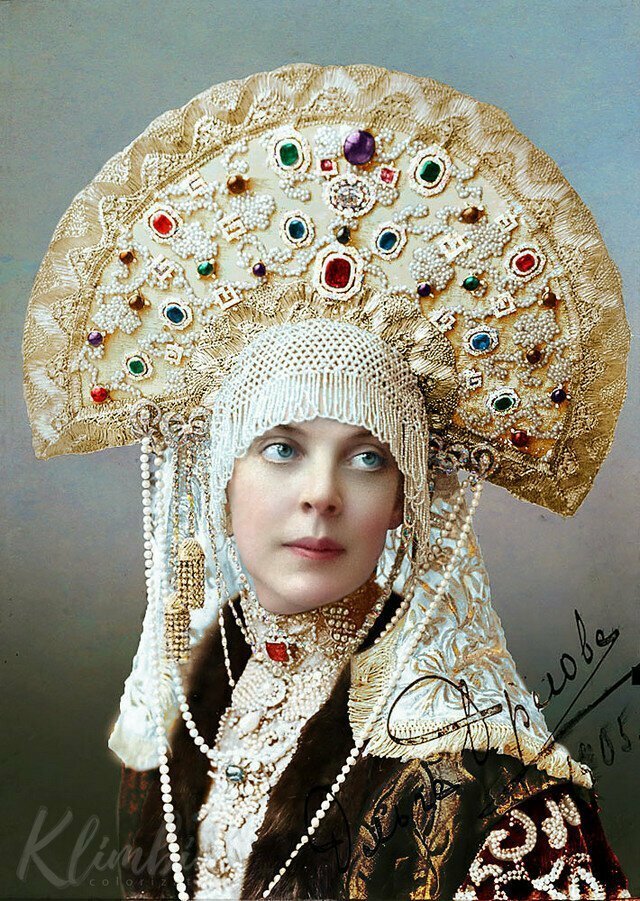 Великолепие костюмированного бала Романовых в раскрашенных фотографиях 1903 года