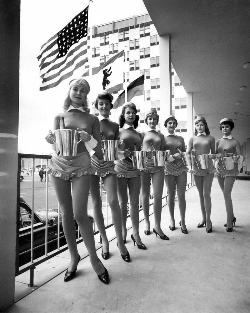 Официантки в отеле Berlin Hilton. 1958 г.