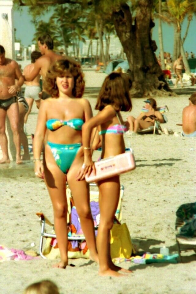 Женская пляжная мода 1980-х