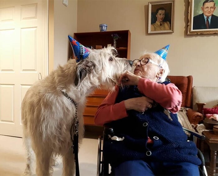 10. Гиллиган поздравляет Мариетт со 110-летием