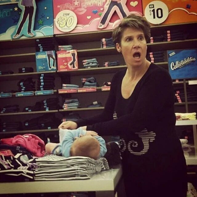 Небольшая реакция яжемамы во французском магазине, когда ей сказали не менять грязный подгузник на чистой одежде