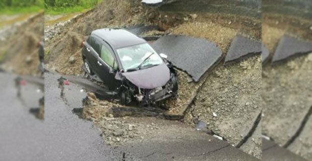 В Амурской области тоже опасно: в промоину на федеральной трассе "Амур" провалился автомобиль с пассажирами
