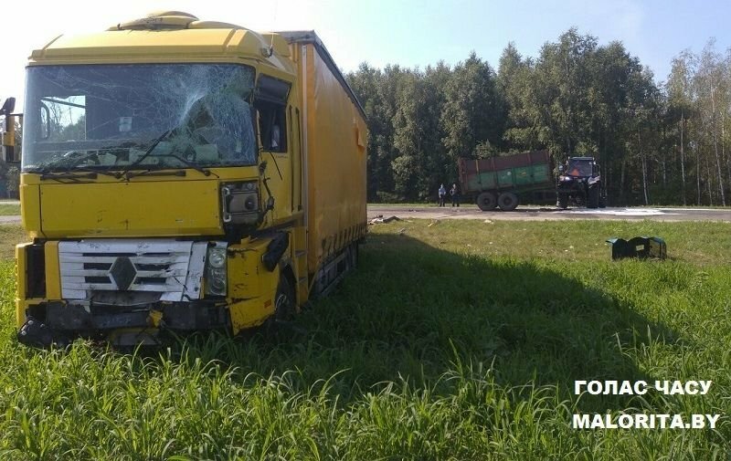 Авария дня. В Беларуси тракторист не пропустил фуру и погиб