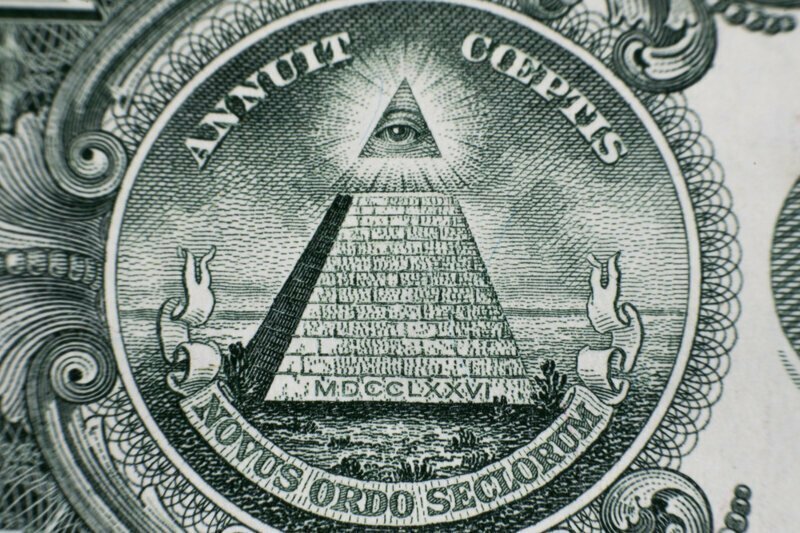 Банкнота $1 позаимствовала "глаз с пирамидой" у Большой печати США