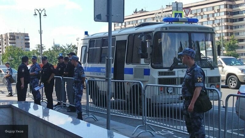 Кто на митинге животные — полиция или митингующие?