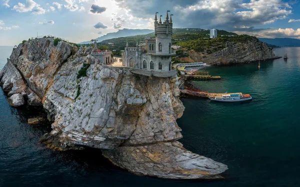 «Одноразовый курорт» или почему в Крым не хотят ехать туристы?