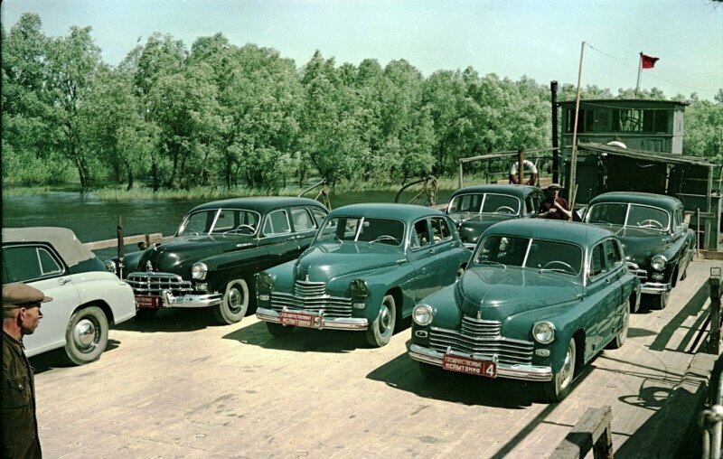 Переправа через Кубань в пробеге госиспытаний автомобилей ГАЗ-12 ЗИМ и ГАЗ-М20 «Победа», 1951 год