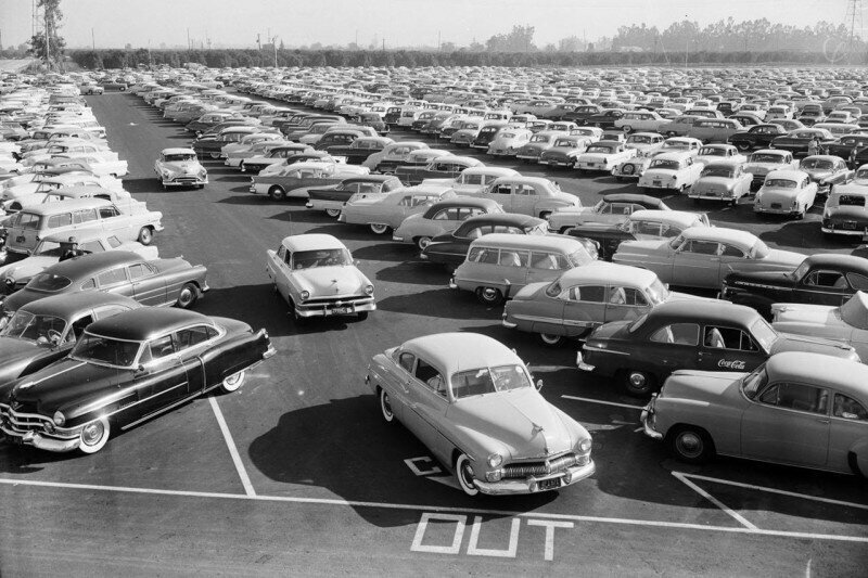 Автостоянка Диснейленда в день открытия, 17 июля 1955 г.