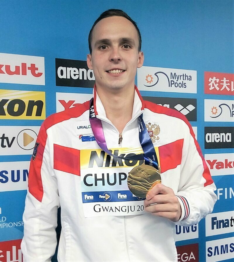 Российский пловец Антон Чупков выиграл золотую медаль чемпионата мира-2019, который проходит в корейском Кванжу, установив при этом мировой рекорд. Он показал результат в 2 минуты 06,12 секунды.