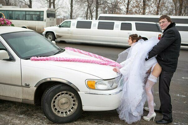 Невеста и водитель авто?