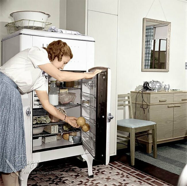 Мисс Лесли Аткинс и ее холодильник, 1942