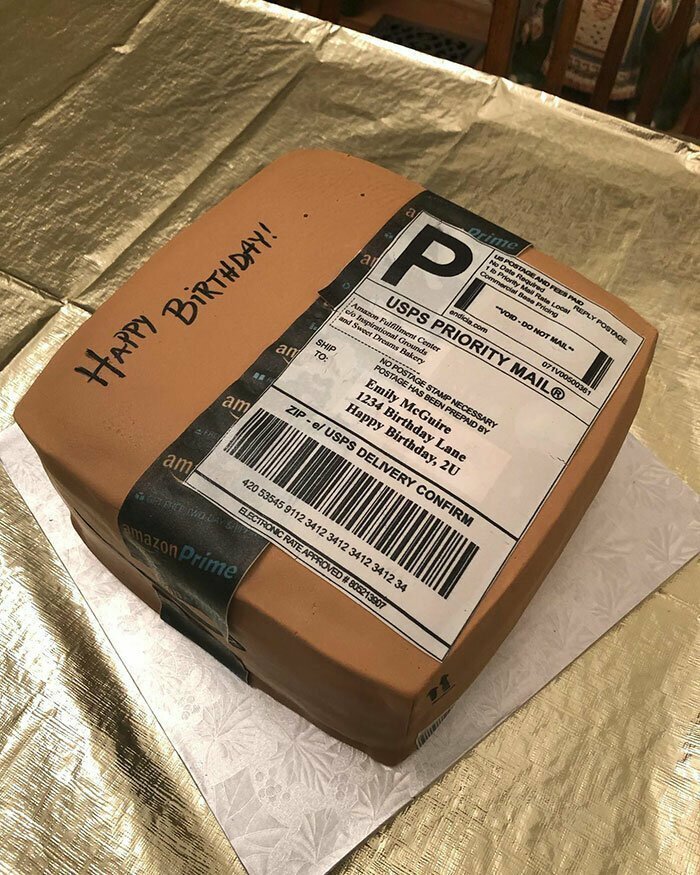 «Когда вы много чего заказываете на Amazon, вы получаете подарок в виде торта Amazon!»
