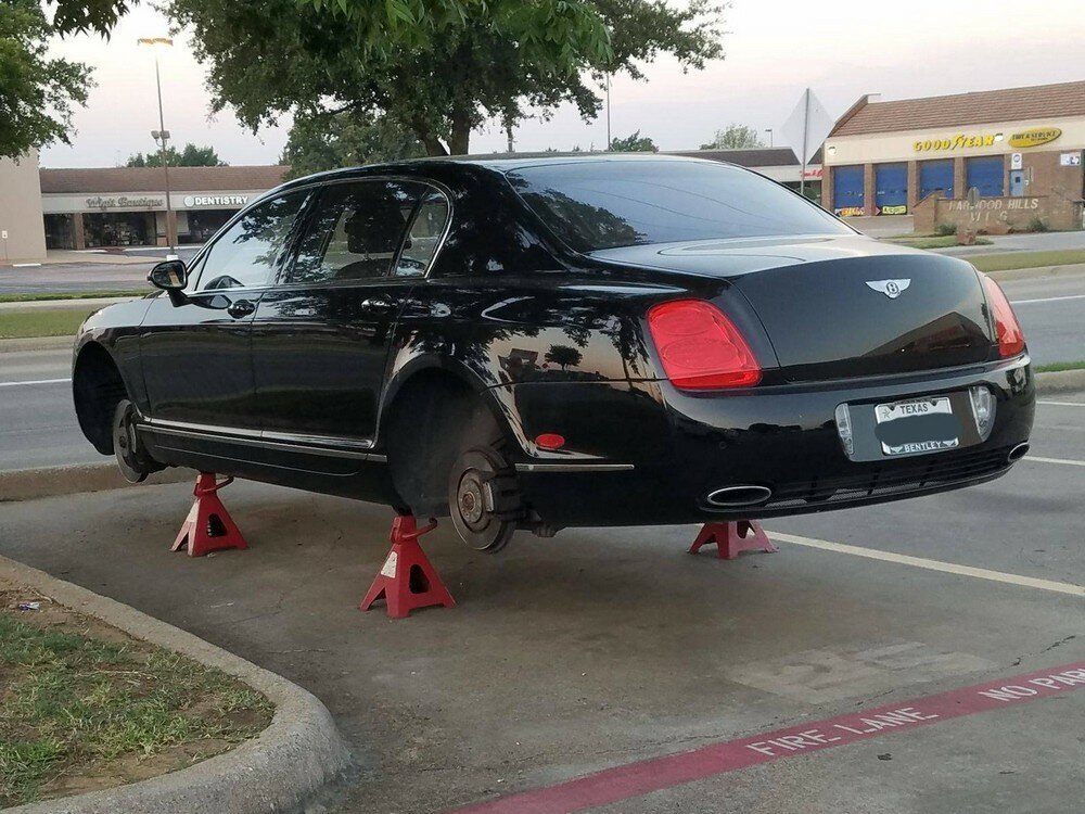 Поставь car. Автомобиль на кирпичах. Авто без колес. Без машины. Украли колеса с машины.