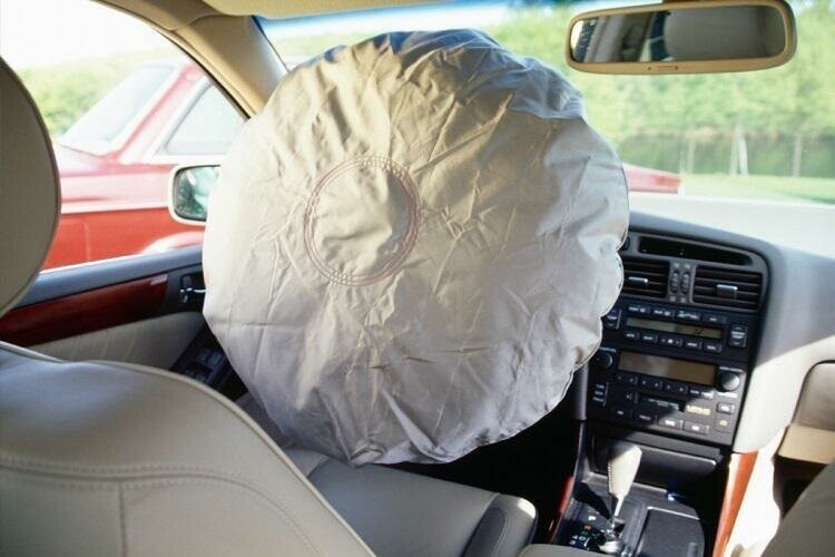 Если вы чувствуете сонливость во время вождения, сделайте так, чтобы сработала подушка безопасности на вашем руле и немного вздремните
