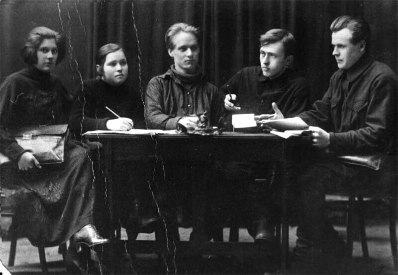 На заседании бюро Серебряно-Прудского райкома КСМ (1924)