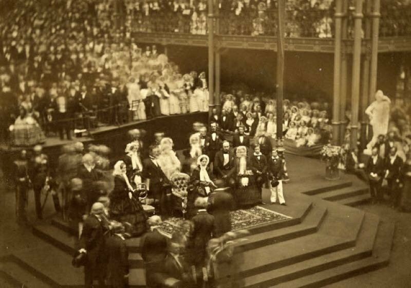 17. Визит королевы Виктории на выставку художественных сокровищ Соединенного Королевства в Манчестере, Англия, 1857