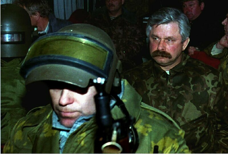 Не привыкать ходить с поднятыми руками. 30 лет назад в Афганистане был сбит полковник Руцкой