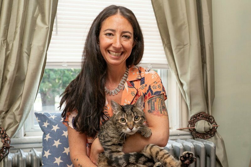 Женщина украла кота из чужой семьи, чтобы спасти ему жизнь