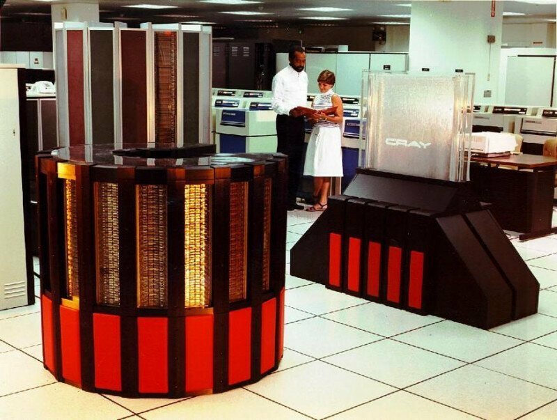 Суперкомпьютер Крей-2 в выч. центре Ливерморской лаборатории, 1985 год.