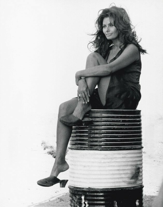 Софи Лорен на бочке, 1972 г. Фото: Тацио Секкьяроли