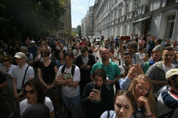 «Организаторы обманули москвичей». Кто и зачем позвал народ на улицы