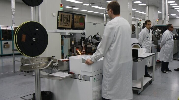 Экскурсия на завод микроэлектроники "Микрон": как делают чипы для электронного паспорта