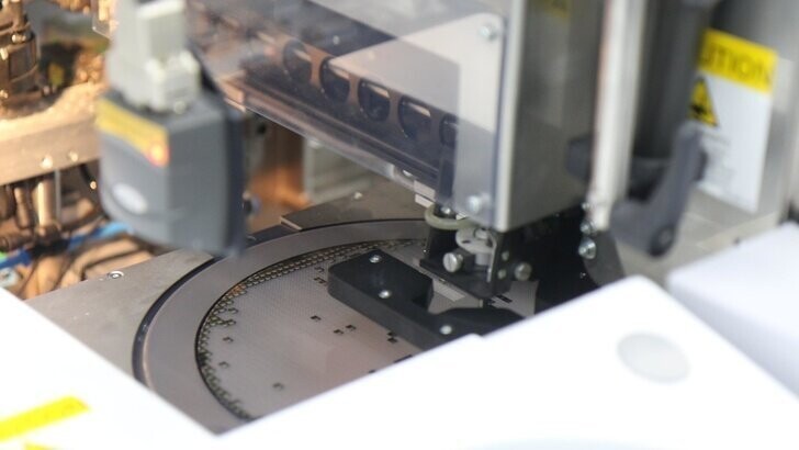 Экскурсия на завод микроэлектроники "Микрон": как делают чипы для электронного паспорта