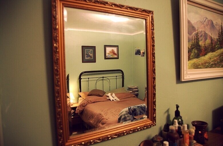 Фэн-шуй допускают наличие зеркала в спальне