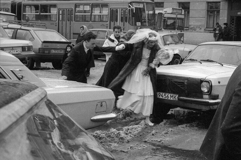 Венчание в Елоховском соборе, Москва, 1990 год. Автор фото: Александр Стешанов.