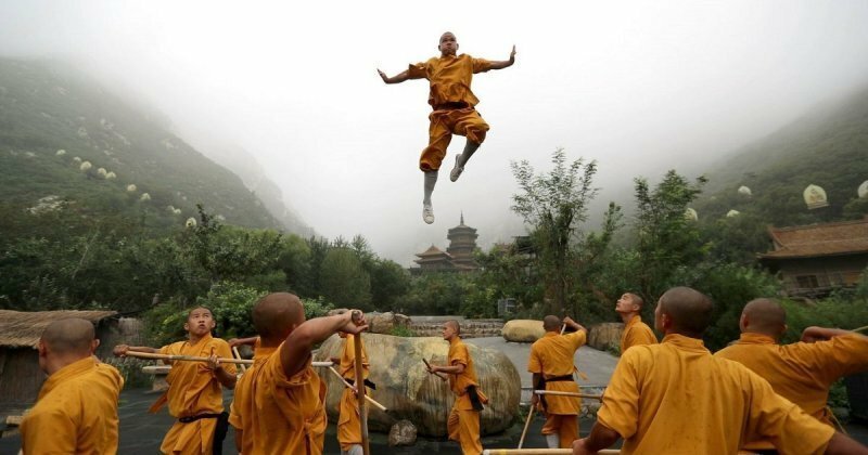 Тренировка шаолиньских монахов